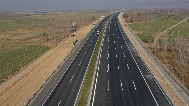 济菏高速完成半幅四车道拓宽改造，全面转序